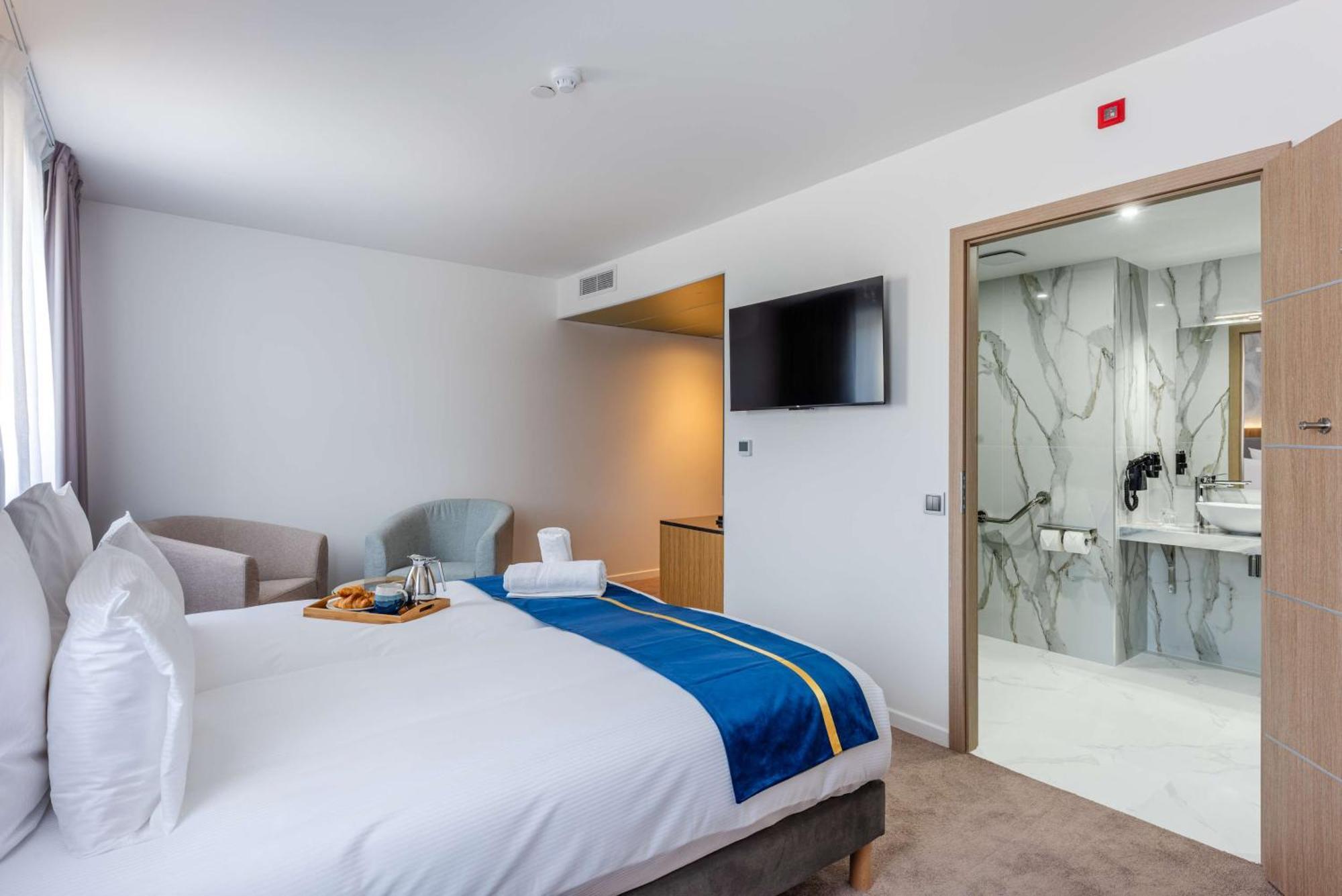 Brit Hotel Privilege Paris Rosny-Sous-Bois Exterior photo